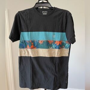 Billabong men's tailer fit size small Tee Shirt